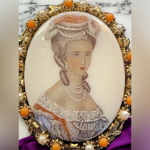 Vintage Ceramic Cameo (transfer) Bead gold ornate pendant brooch - Picture 3 of 6